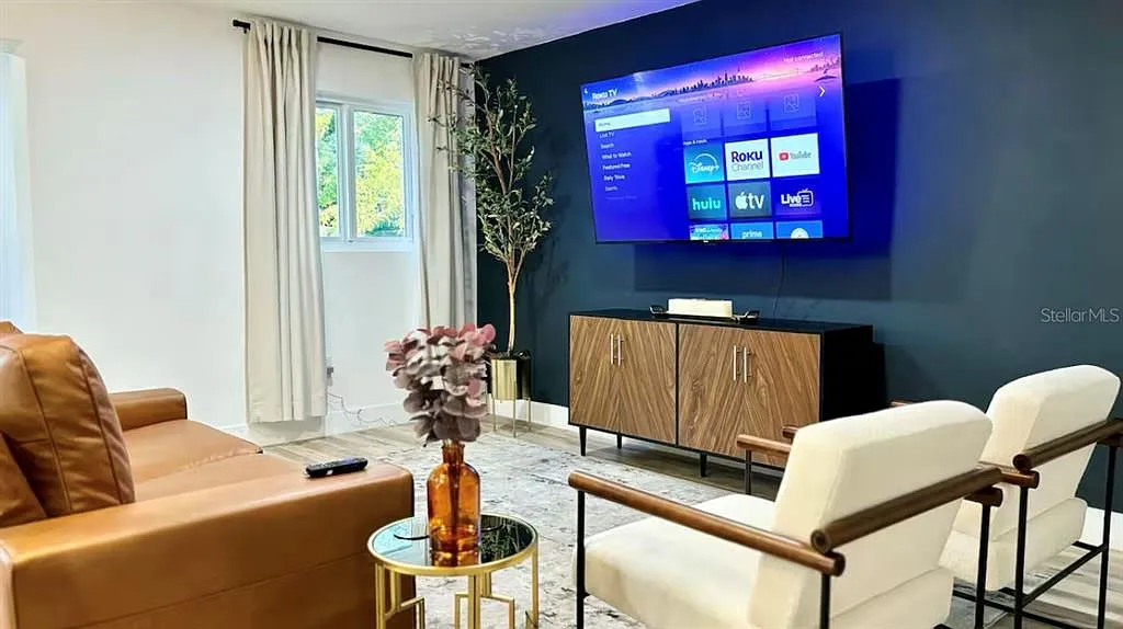5 bed, 3.0 bath, 1594 sqft, $4,000 — Photo 1