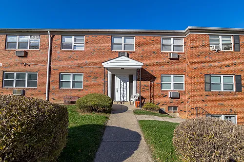Janwood Apartments Photo 1