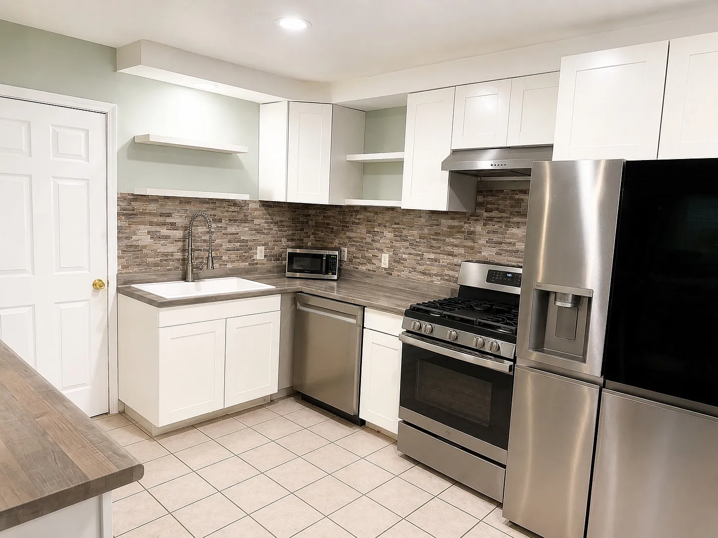 4 bed, 1265 sqft, $1,700 — Photo 2