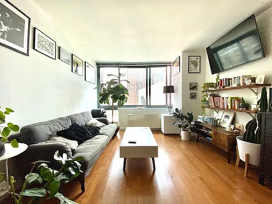 Rented by Nest Seekers International | media 4