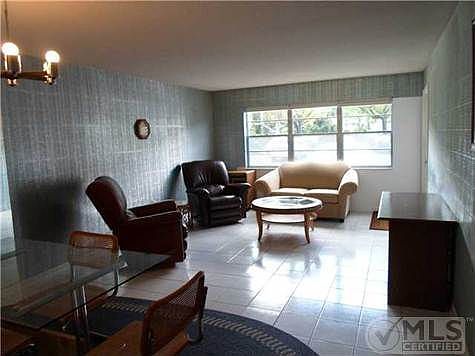 2nd image of 1502 S Lakeside Dr APT 103