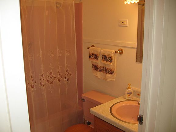 5th image of 140 Marengo Ave Unit 404