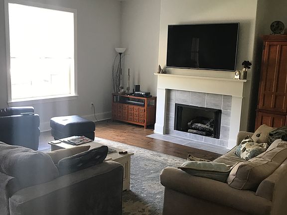 Great room w/gas fireplace