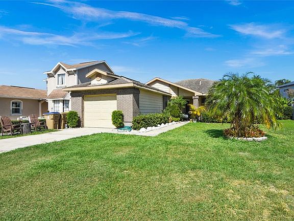 2nd image of 121 Coralwood Cir