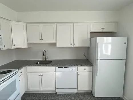 13 Doris Dr #C — Photo 2