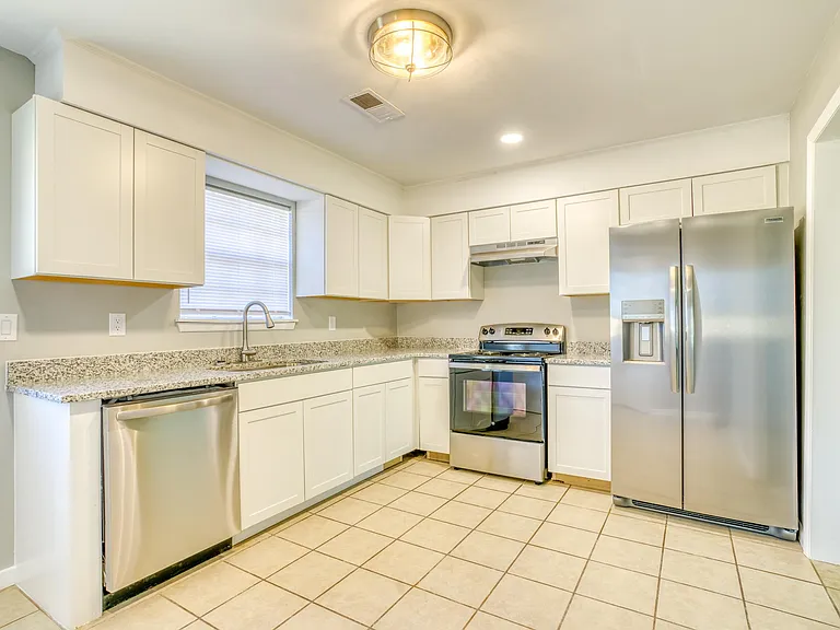 704 Candler Ave #B — Photo 9