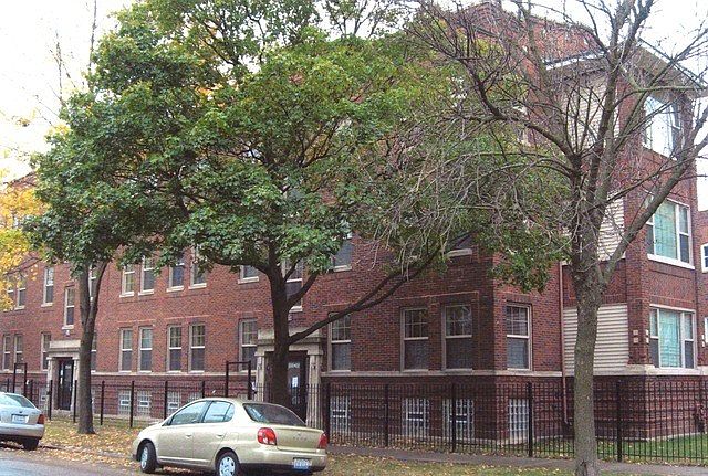 1st image of 3555 W Ainslie St #P-1