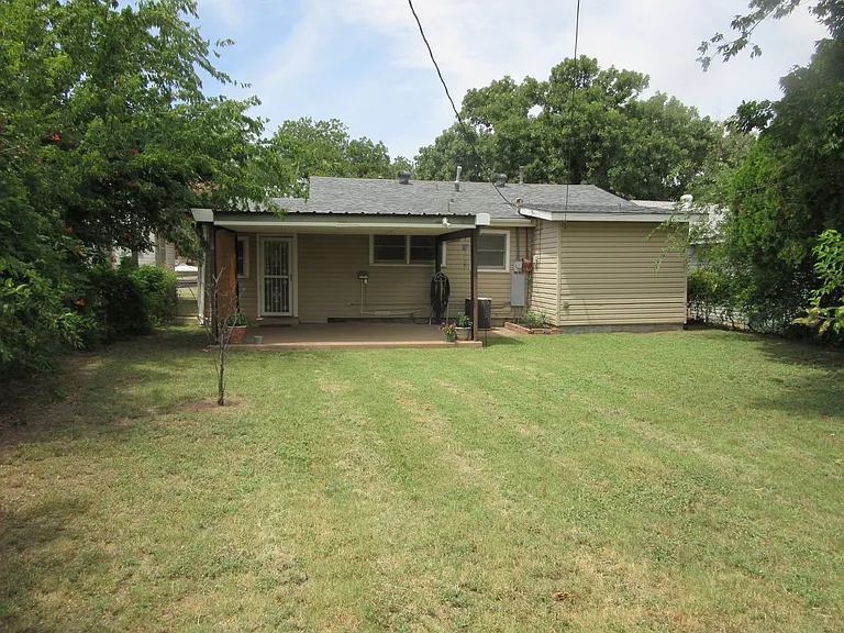 2509 S 25th St — Photo 19