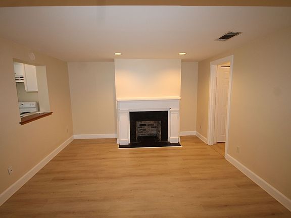 3rd image of 209 W Hall St #B