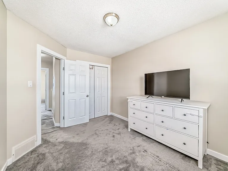 2362 29a Ave NW — Photo 37
