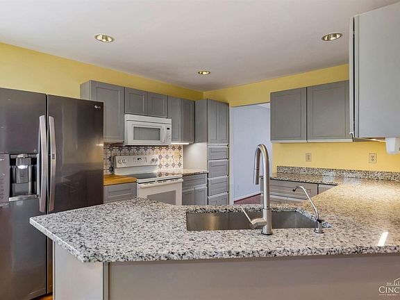 4th image of 55 Cove Ct