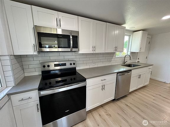 5th image of 408 Steele Street SE