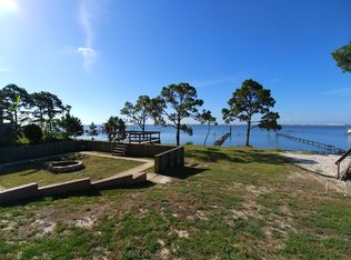 7553 N Shores Dr, Navarre, FL 32566