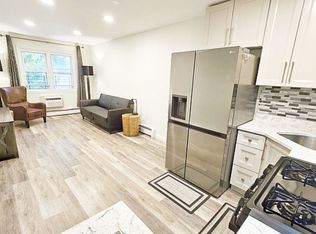 26-20 9th St #3F, Astoria, NY 11102