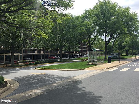 3rd image of 1300 Army Navy Dr APT 129