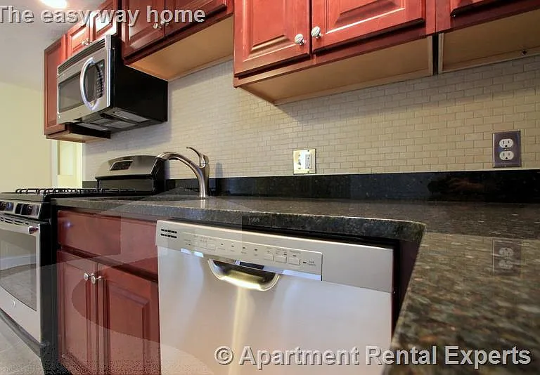 6 Douglass St #2 — Photo 5