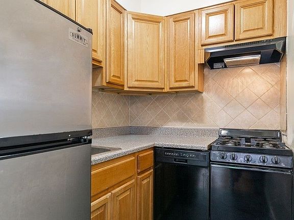3rd image of 64 W 85th St #Bb