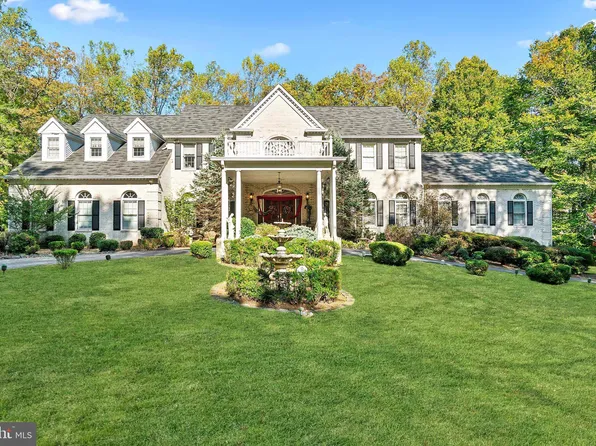 7808 Hill House Ct, Fairfax Station, VA 22039