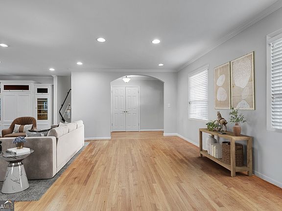 3rd image of 1440 Diamond Head Cir