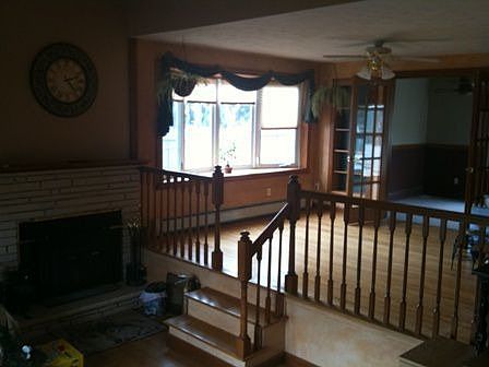 Sunken LR w/Wood-Burning Fireplace Insert