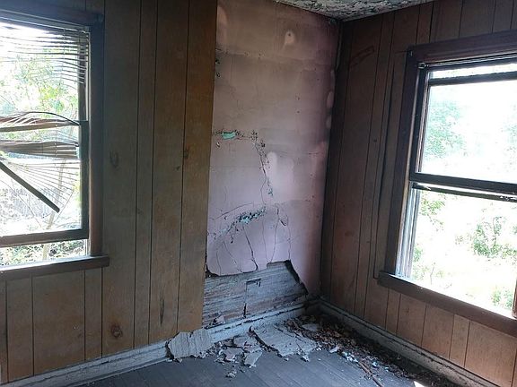5th image of 2645 Pennsylvania St
