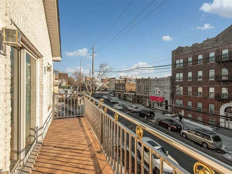 176 Manhattan Ave #2 — Photo 5