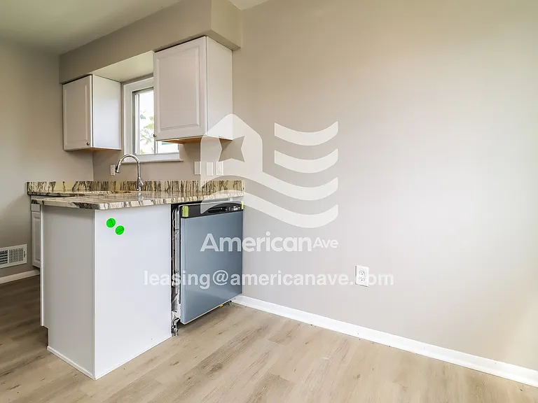 977651_004_dining_room_13944628.jpg