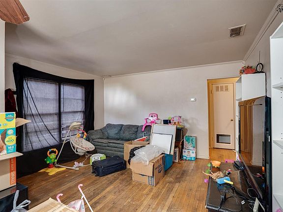 4th image of 514 Rosewood St