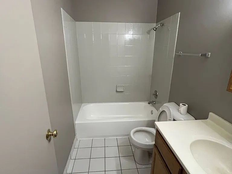 2342 W Nichols Rd — Photo 5