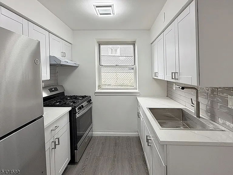 109 William St #2 — Photo 2