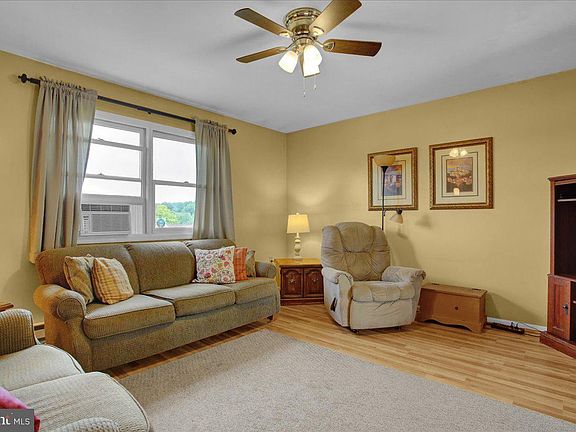 4th image of 618 Anne Dr