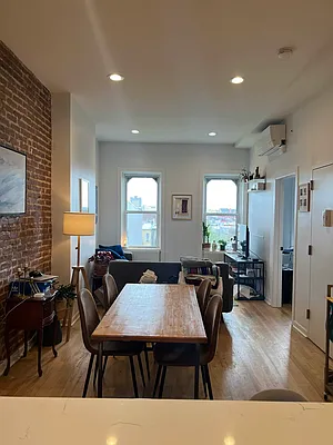 Rented by EXR | media 9