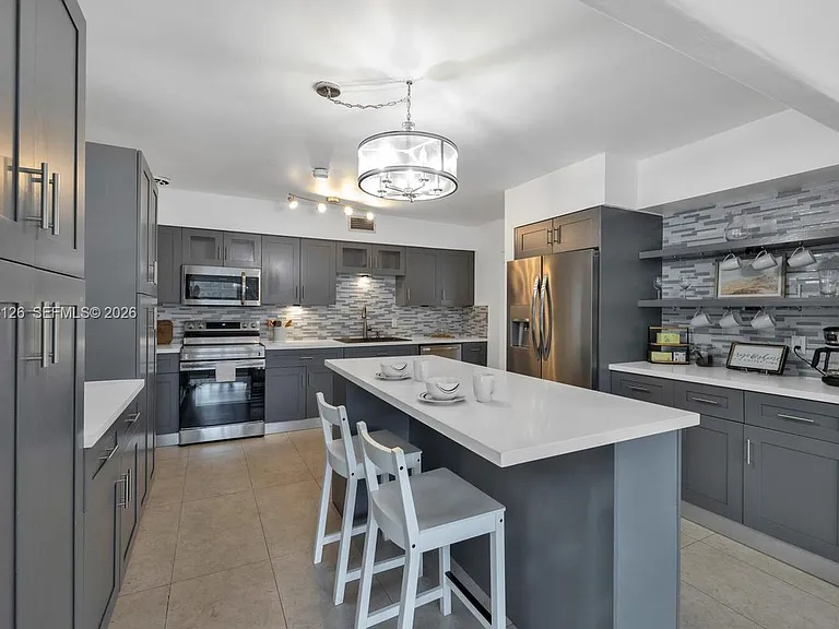 1031 NE Little River Dr — Photo 1
