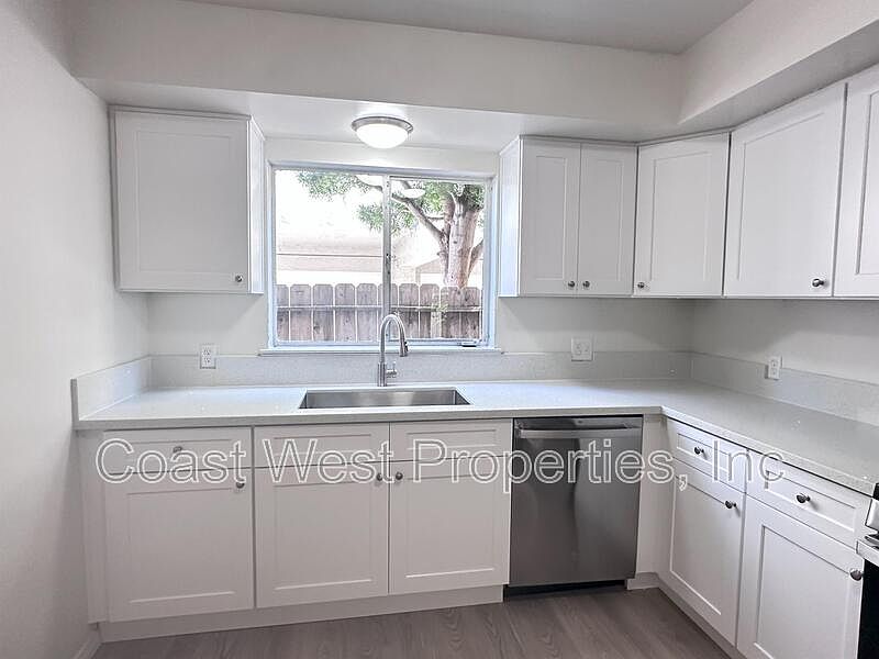 1st image of 4826 Santa Cruz Ave APT 6