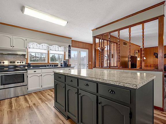 3rd image of 468 Green Hill Rd