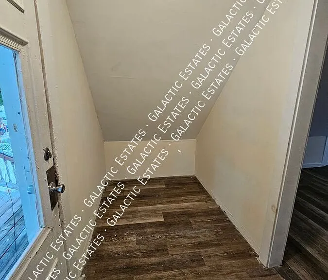 605 Hall St #2 — Photo 8