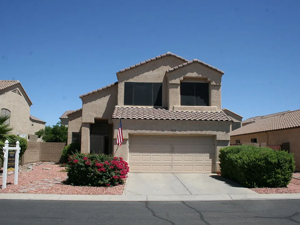 2010 W Tracy Ln