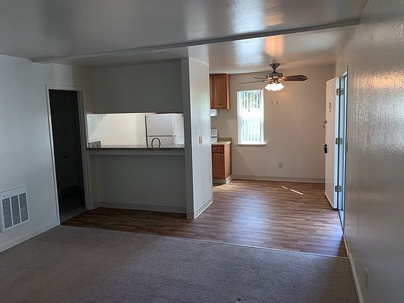 4th image of 919 Capitola Ave APT 19