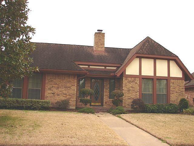 1st image of 2922 Pasture Ln
