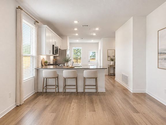 Spacious Kitchen Bar