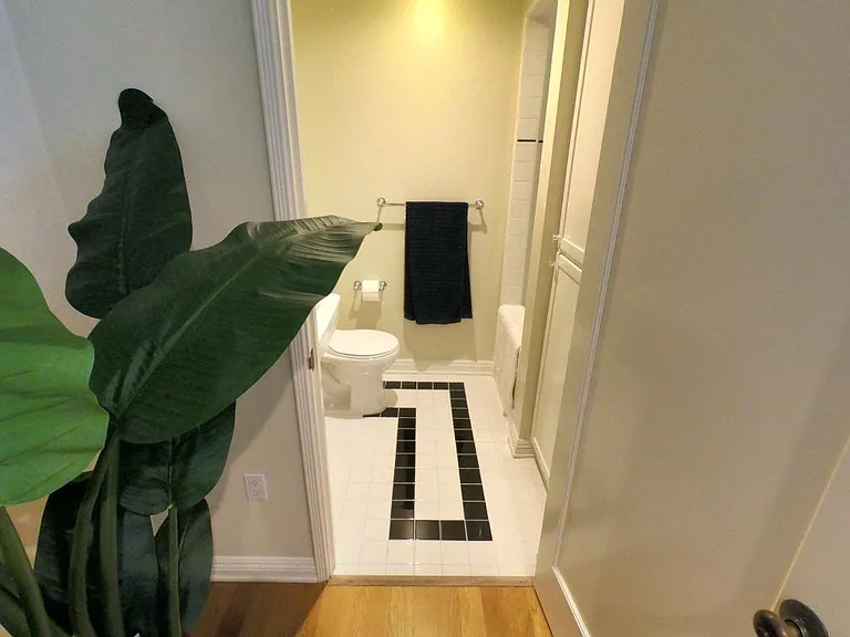 2285 N Beachwood Dr #12 — Photo 7