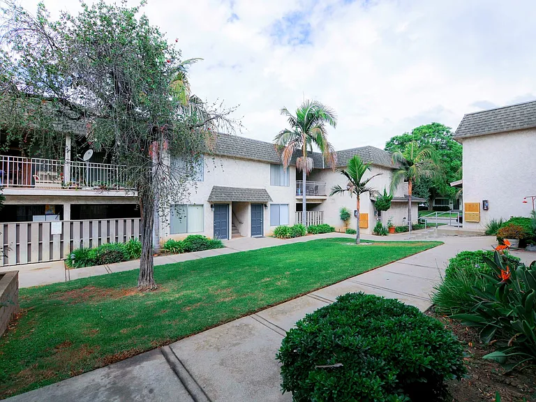 316-356 W. Meda Ave. Glendora CA. 91741 — Photo 15
