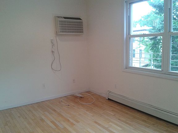 4th image of 3170 42nd St #2