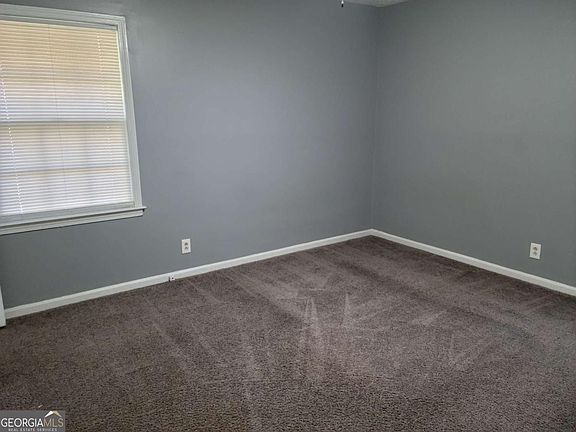 5th image of 35 Adamson Dr