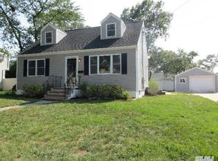 341 N Hamilton Ave, Lindenhurst, NY 11757