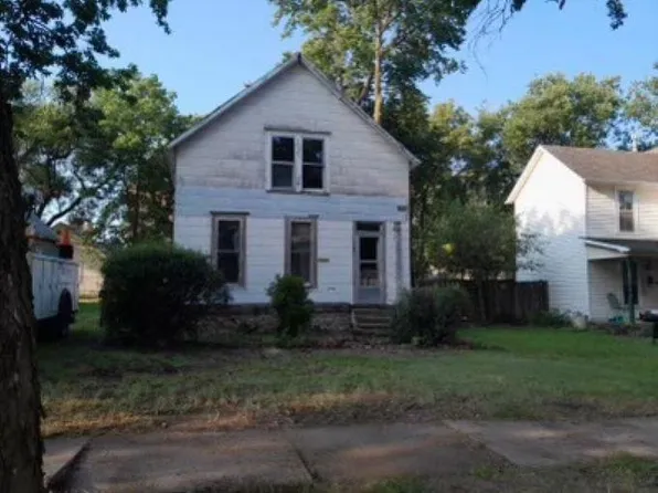 305 W 6th St, Newton, KS 67114