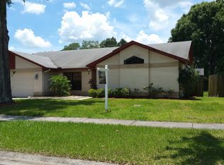 2807 Falling Leaves Dr, Valrico, FL 33596