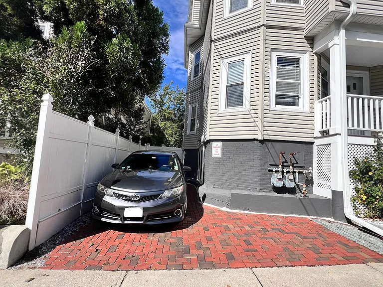 74 Lowell St #1B — Photo 9