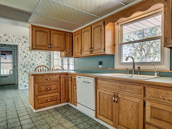 4th image of 670 Knollwood Dr