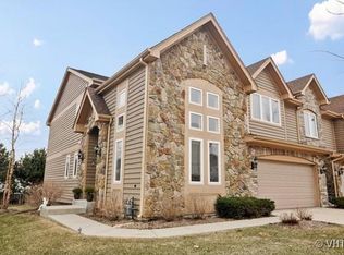 230 Taylor Ct, Buffalo Grove, IL 60089